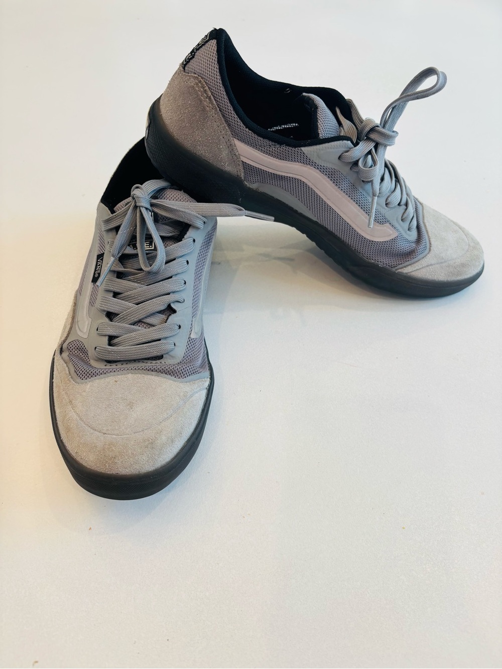 Vans Ave Pro Men's Light Gray and Black Low-Top Sneakers size 8.5